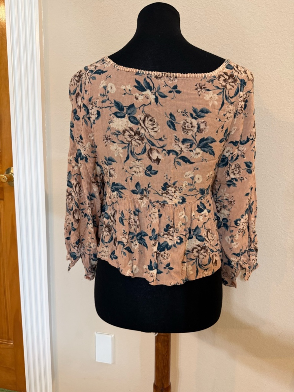 American Eagle Pink Boho Floral Crop Top Size XS - Picture 2 of 6